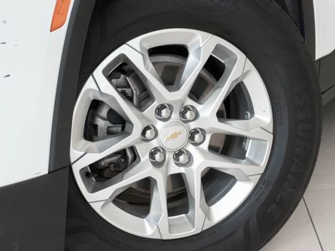 Used 2023 Chevrolet Traverse LS FWD image 2