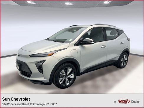 Used 2022 Chevrolet Bolt EUV LT w/ Convenience Package image 1