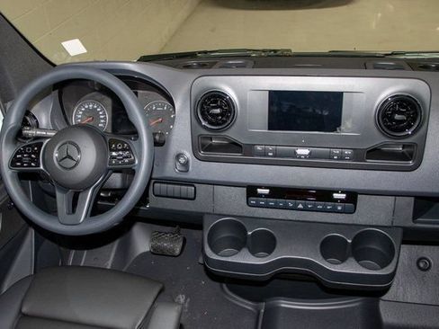 Used 2024 Mercedes-Benz Sprinter 2500 image 6