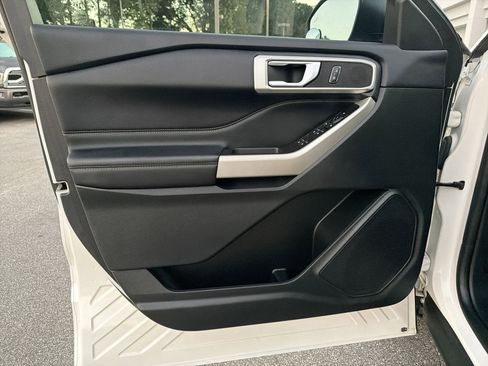 Used 2022 Ford Explorer XLT image 11