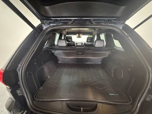 Used 2018 Jeep Grand Cherokee Altitude AWD/4WD image 10