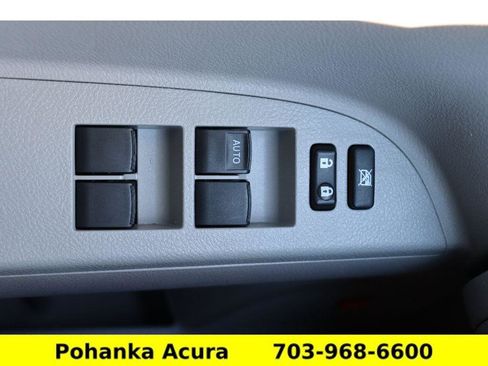 Used 2013 Toyota Highlander Limited image 19