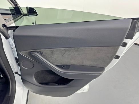 Used 2024 Tesla Model Y Long Range image 46