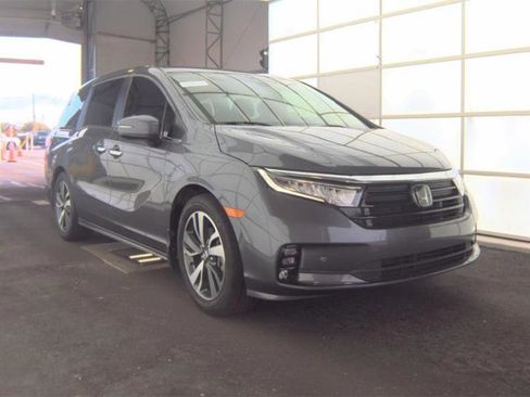 Used 2021 Honda Odyssey Touring image 3