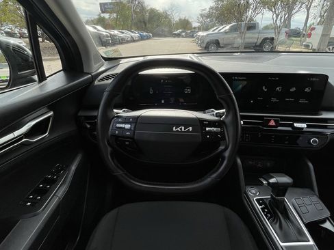 Used 2026 Kia Sportage LX image 11