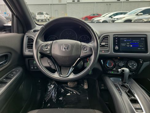 Used 2019 Honda HR-V Sport image 10