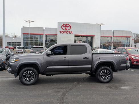 Used 2023 Toyota Tacoma TRD Off-Road image 5