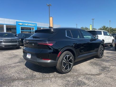 New 2026 Chevrolet Equinox EV LT image 3