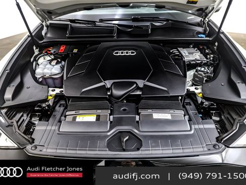 Used 2023 Audi Q8 Prestige w/ Prestige Package image 10