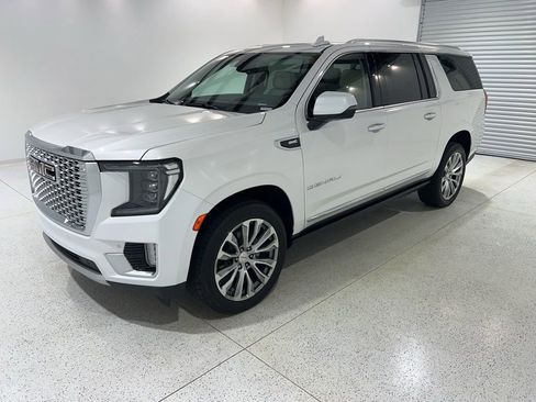 Used 2021 GMC Yukon XL Denali w/ Denali Premium Package image 1