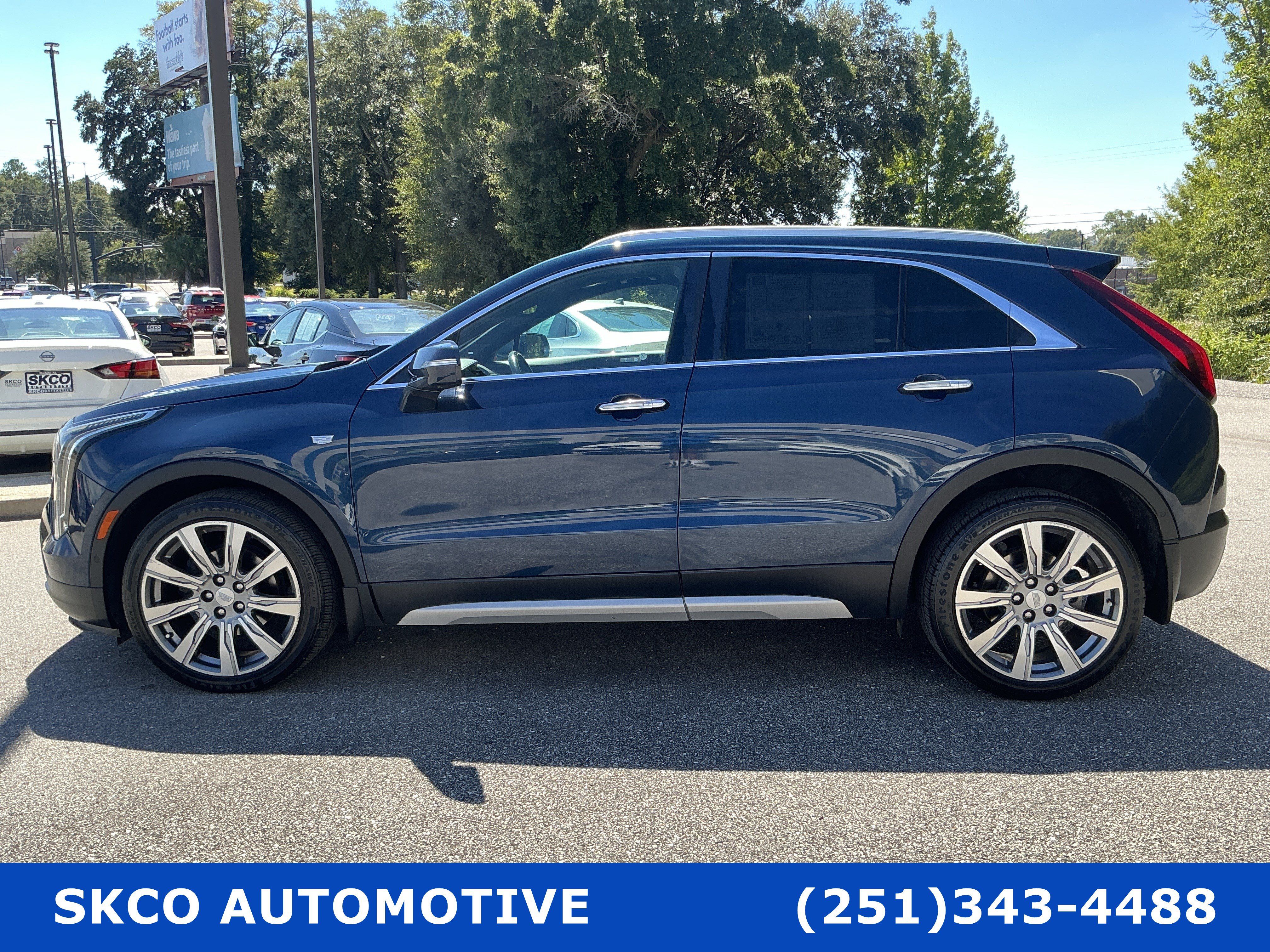 Used 2019 Cadillac XT4 Premium Luxury w/ Technology Package FWD image 2