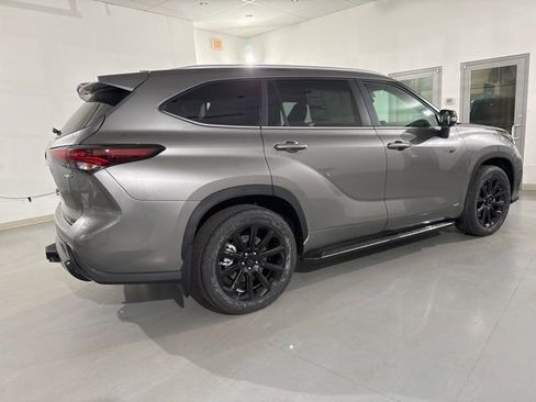 New 2026 Toyota Highlander XLE image 17