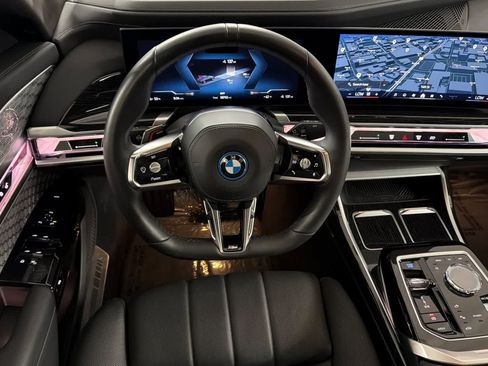 Used 2025 BMW i7 xDrive60 AWD/4WD image 14