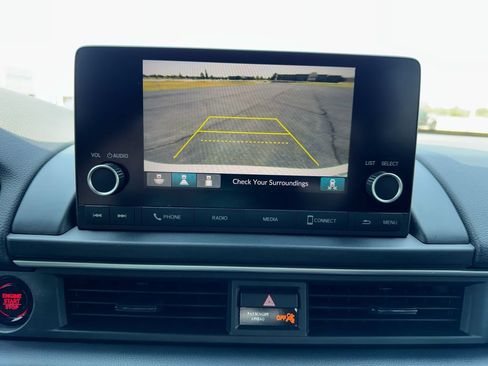 Used 2025 Honda Pilot Sport image 17