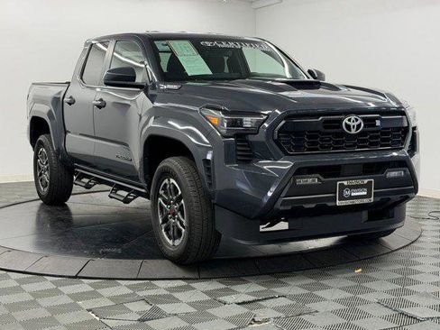 Certified 2025 Toyota Tacoma TRD Sport AWD/4WD image 8