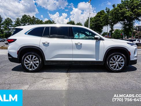 Used 2025 Buick Enclave Preferred AWD/4WD image 10