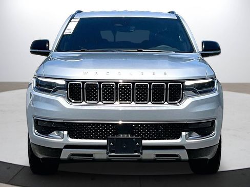 Used 2024 Jeep Wagoneer L Series II w/ Flexible Seating Group AWD/4WD image 3