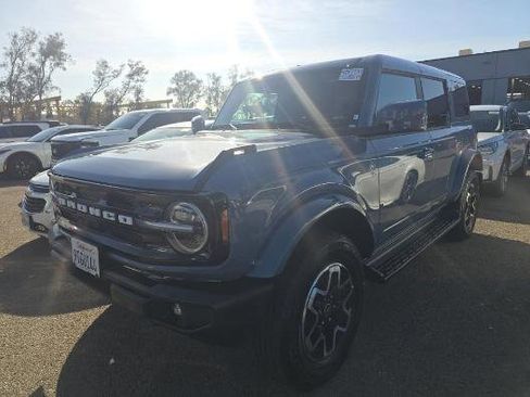Used 2025 Ford Bronco Outer Banks image 2