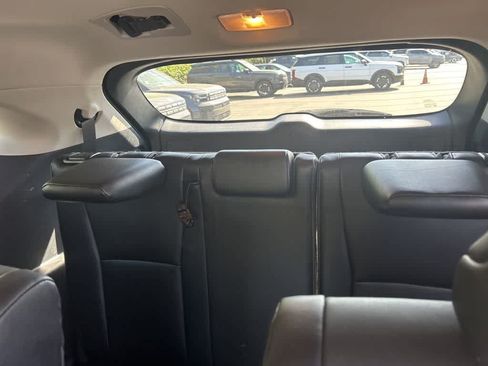 Used 2021 Toyota Highlander XLE AWD/4WD image 7