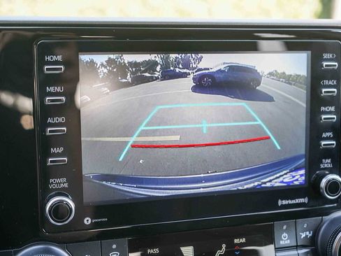 Used 2020 Toyota Highlander L AWD/4WD image 23