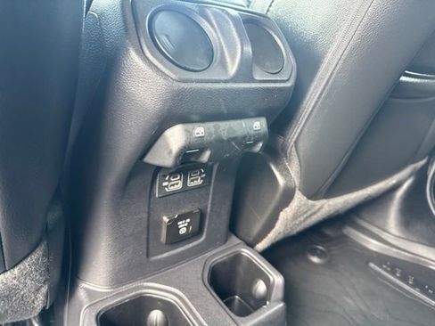 Used 2022 Jeep Gladiator Overland AWD/4WD image 14