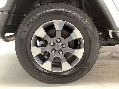Used 2018 Jeep Wrangler Unlimited Sahara w/ Cold Weather Group AWD/4WD image 7