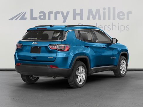 Used 2022 Jeep Compass Latitude image 3