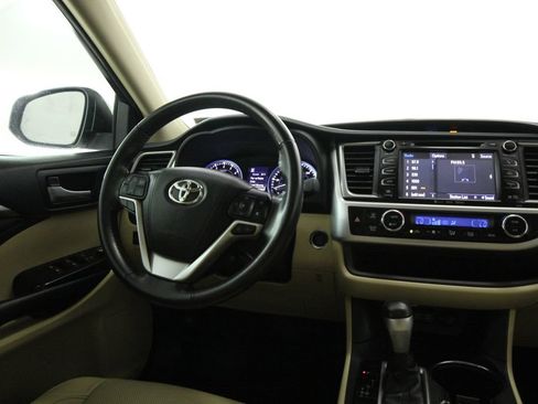 Used 2018 Toyota Highlander Limited FWD image 10