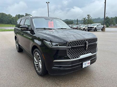 Used 2025 Lincoln Navigator Reserve AWD/4WD image 6