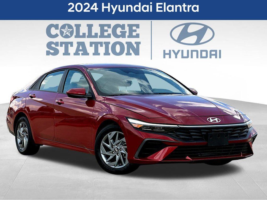 Used 2024 Hyundai Elantra SEL FWD image 1