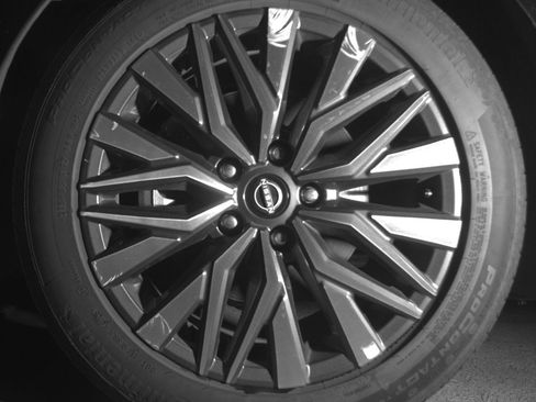 Used 2025 Nissan Altima 2.5 SV FWD image 12
