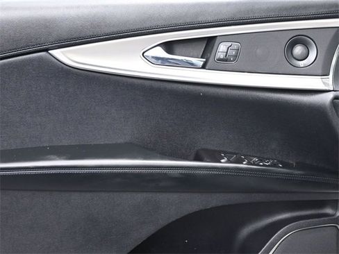 Used 2019 Lincoln Nautilus Select image 8