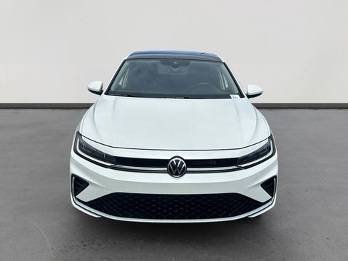 Used 2025 Volkswagen Jetta SE w/ Sunroof Package FWD image 8