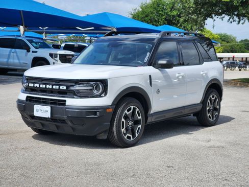 Used 2022 Ford Bronco Sport Outer Banks w/ Tech Package AWD/4WD image 2