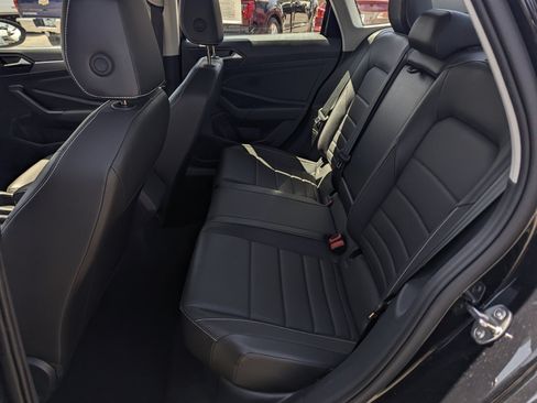 Used 2024 Volkswagen Jetta SE FWD image 8