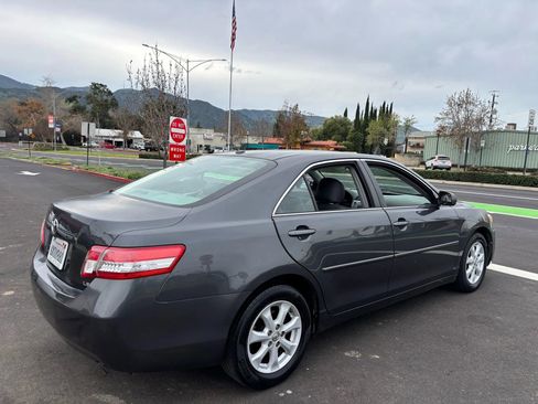Used 2010 Toyota Camry LE image 14