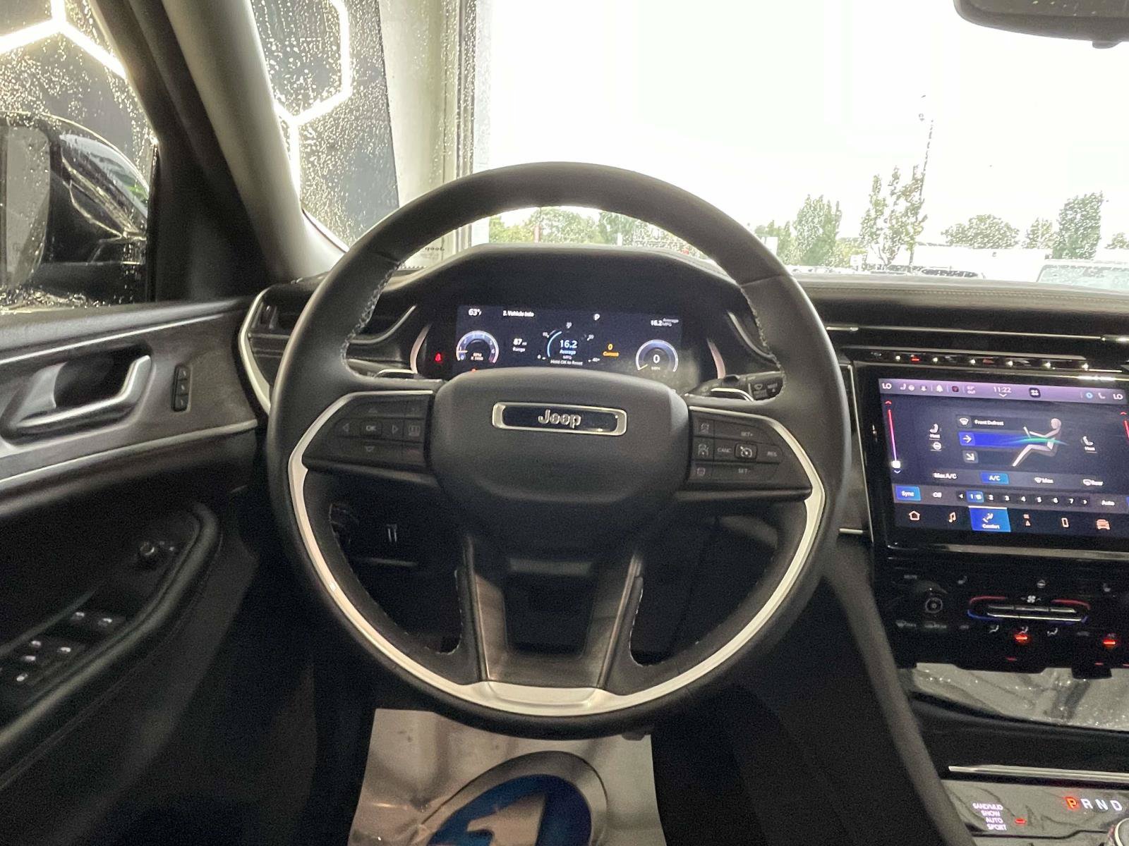 Used 2023 Jeep Grand Cherokee Limited AWD/4WD image 14