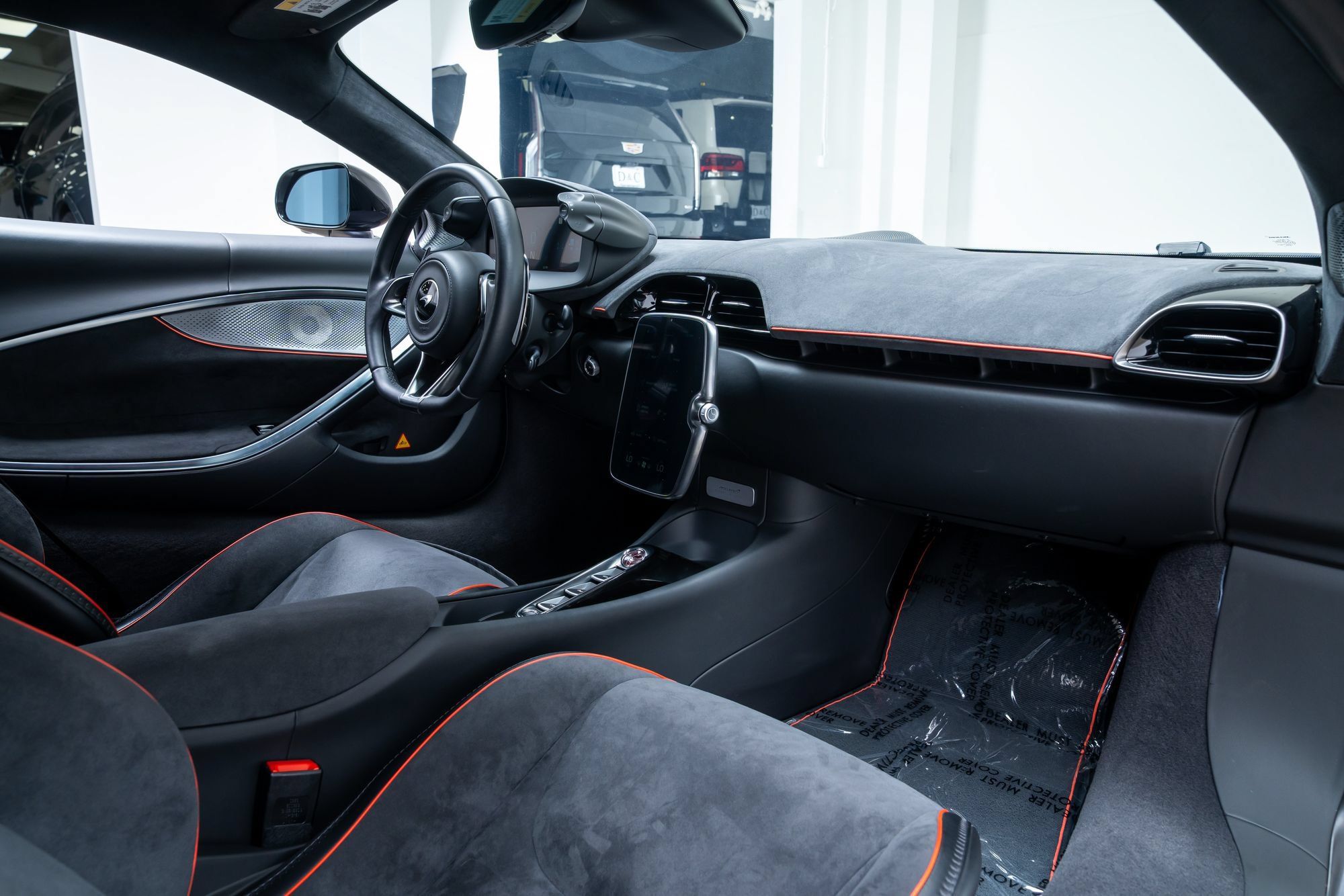 Used 2024 McLaren Artura RWD image 38