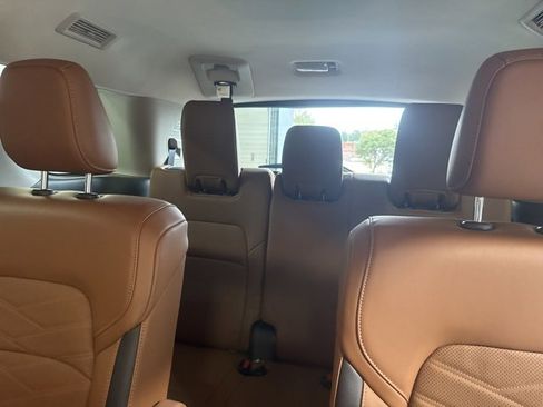 Used 2024 Nissan Pathfinder Platinum image 20