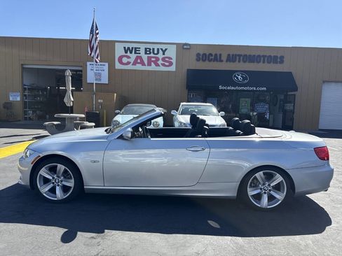 Used 2011 BMW 328i Convertible image 2