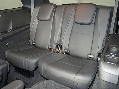 Certified 2025 Mercedes-Benz GLS 450 4MATIC w/ AMG Line Exterior image 33