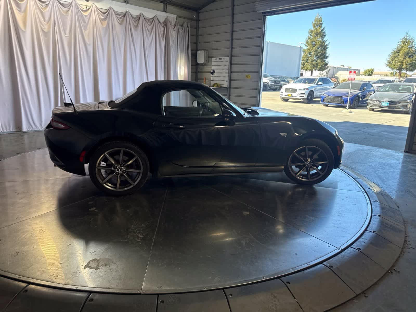 Used 2016 MAZDA MX-5 Miata Grand Touring RWD image 4