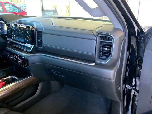 Used 2022 Chevrolet Silverado 1500 LT image 17