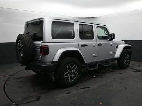 Used 2024 Jeep Wrangler Sahara image 13