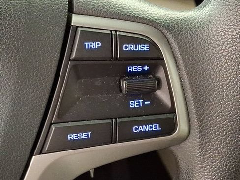 Used 2017 Hyundai Elantra SE FWD image 21