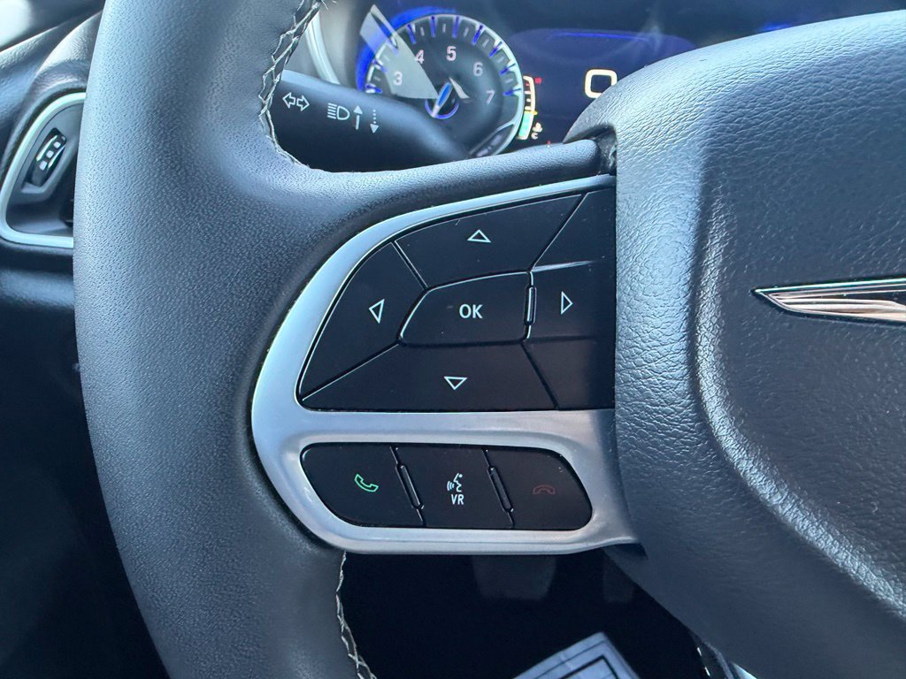 Used 2025 Chrysler Pacifica Select FWD image 15