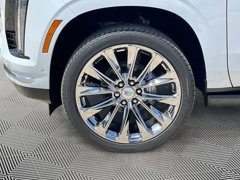 New 2026 Cadillac Escalade ESV Luxury w/ LPO, Radiant Package AWD/4WD image 10