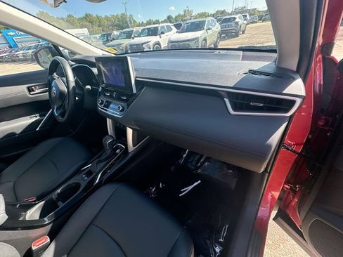 Used 2025 Toyota Corolla Cross XLE w/ Convenience Package AWD/4WD image 33