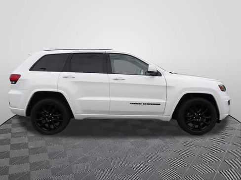 Used 2021 Jeep Grand Cherokee Laredo X AWD/4WD image 4