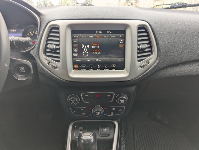 Used 2021 Jeep Compass Latitude FWD image 5